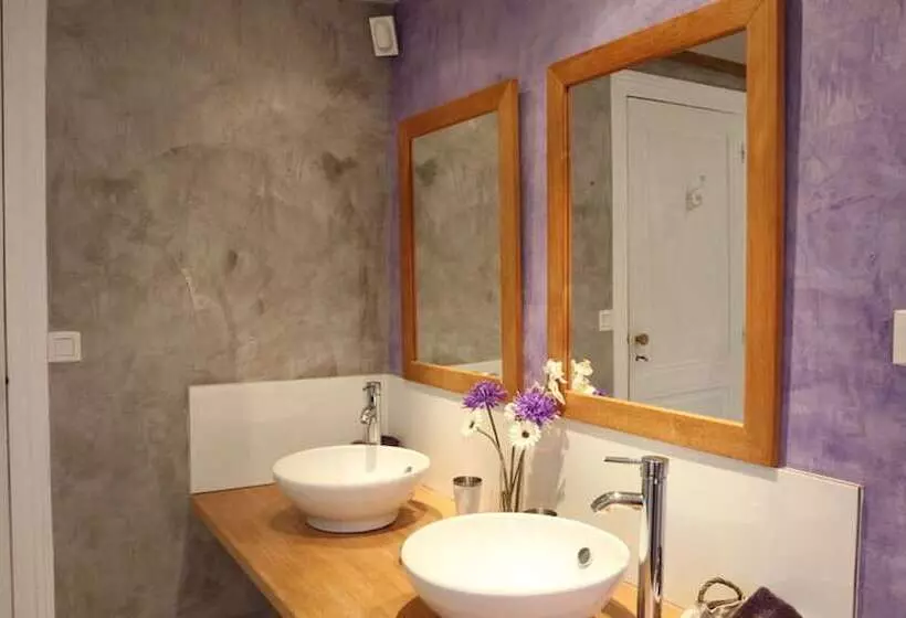 Aamiaismajoitus (B&B) Domaine Des Deux Cedres