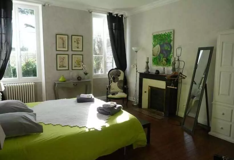 Aamiaismajoitus (B&B) Domaine Des Deux Cedres