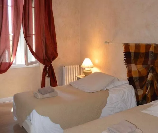 Aamiaismajoitus (B&B) Domaine Des Deux Cedres