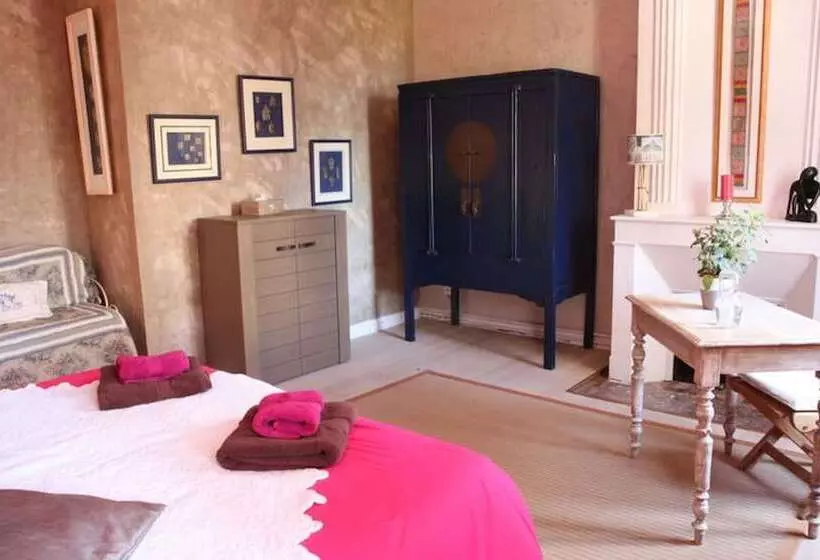 Aamiaismajoitus (B&B) Domaine Des Deux Cedres