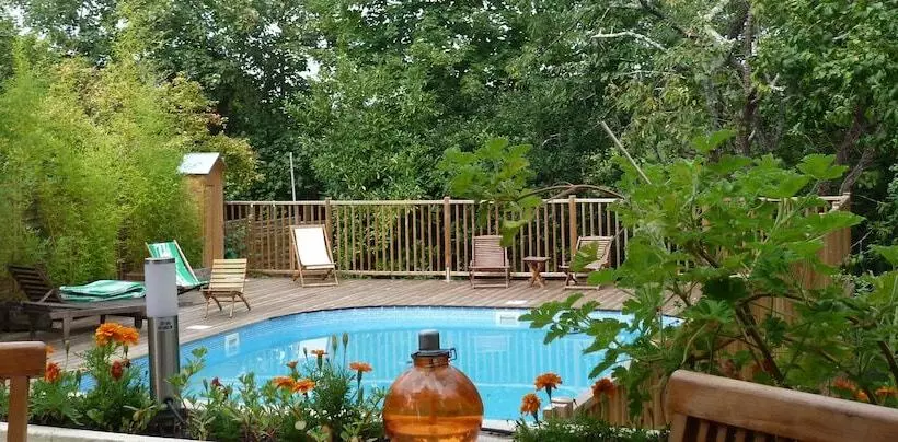 Aamiaismajoitus (B&B) Domaine Des Deux Cedres