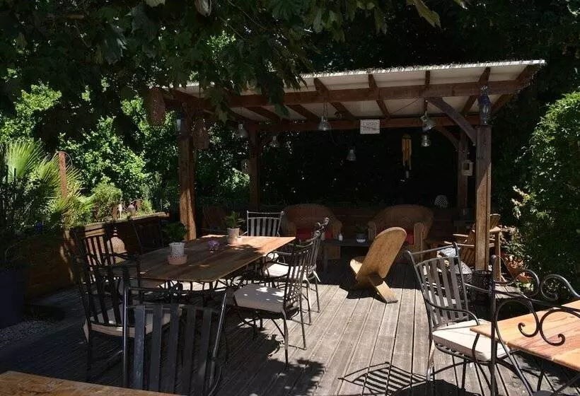 Aamiaismajoitus (B&B) Domaine Des Deux Cedres