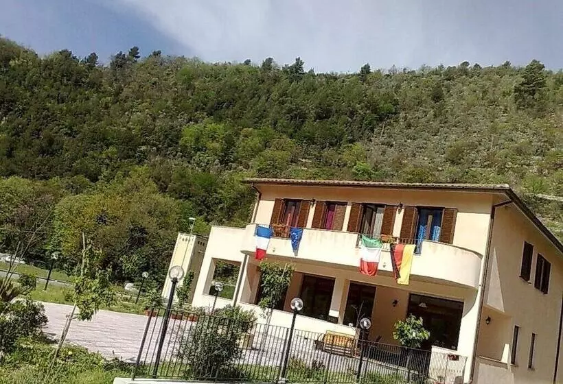 簡易ホテル Ristorante Umbria