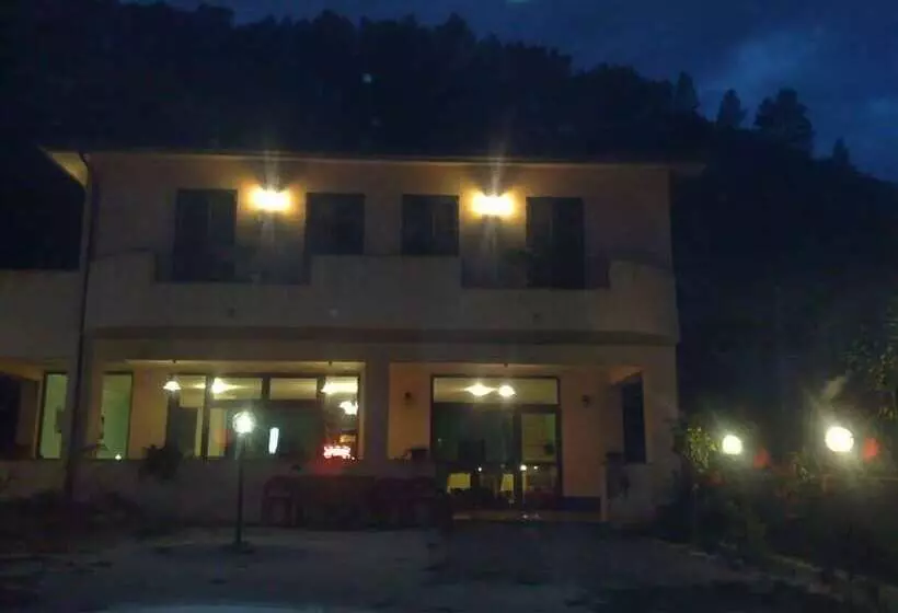 簡易ホテル Ristorante Umbria