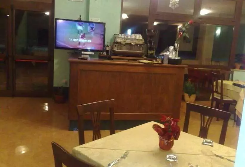 簡易ホテル Ristorante Umbria