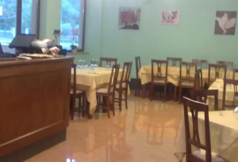 簡易ホテル Ristorante Umbria