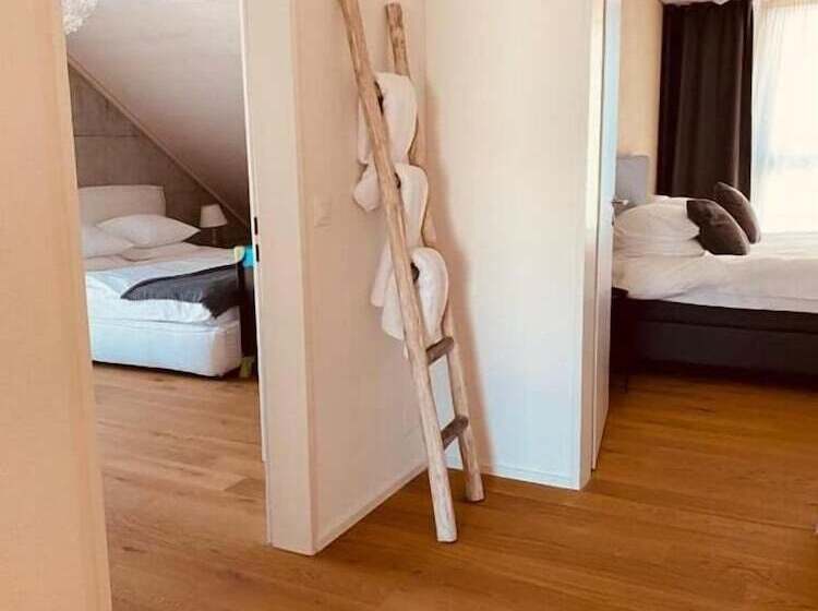 Отель De L'ours Preles