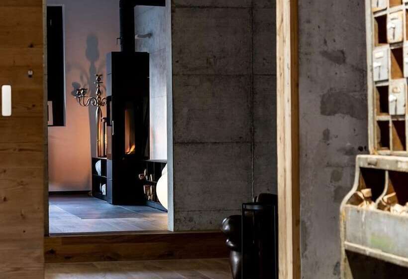 Отель De L'ours Preles