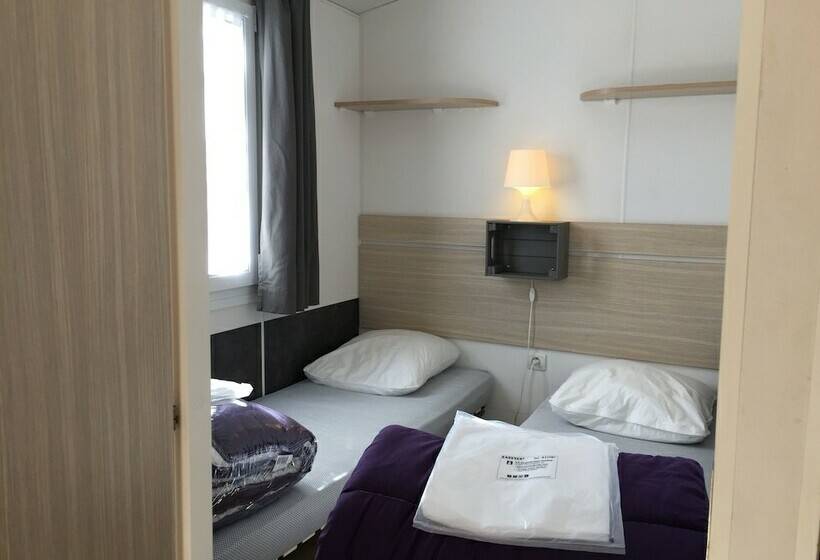 Отель Les Chapelains