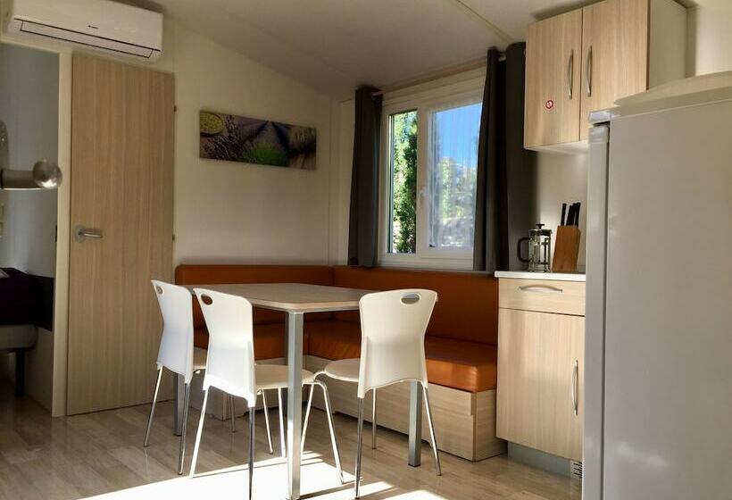 Отель Les Chapelains