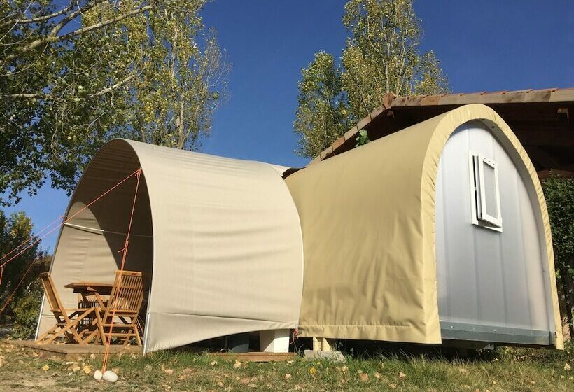 Отель Les Chapelains