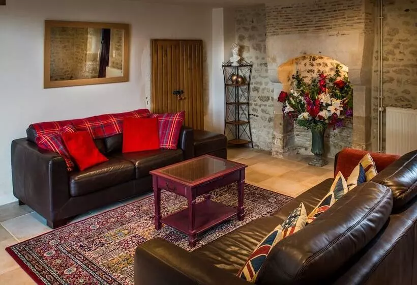 Majatalo Château Le Retail