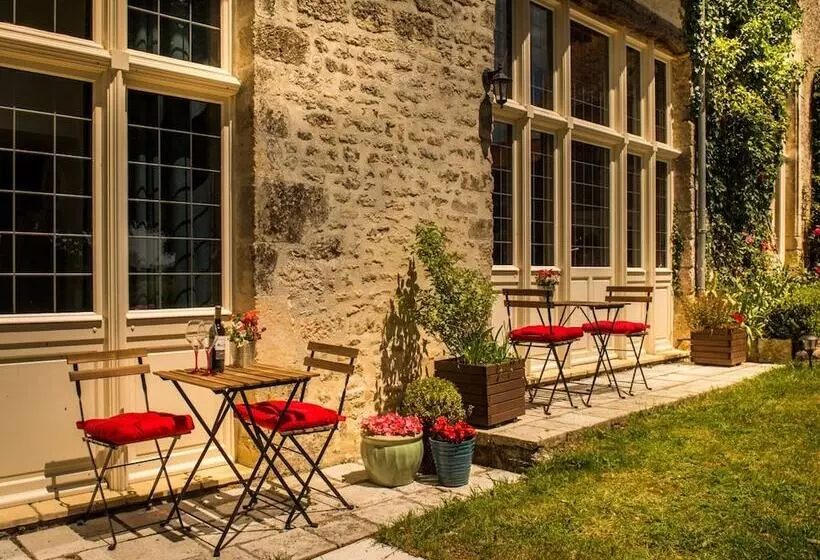 Majatalo Château Le Retail