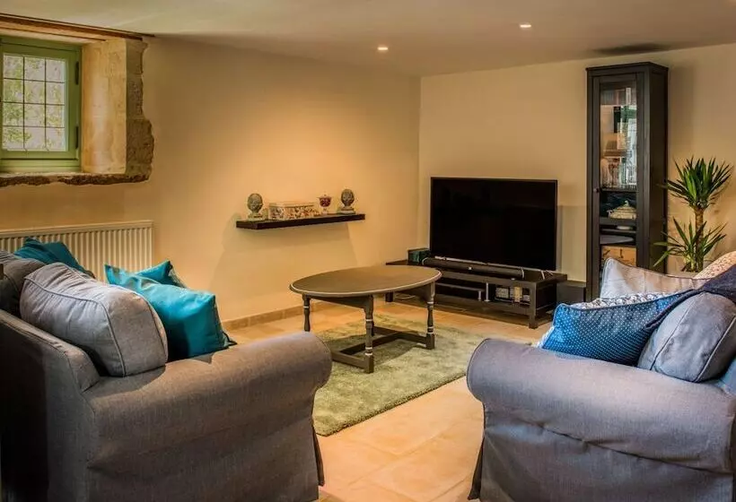 Majatalo Château Le Retail