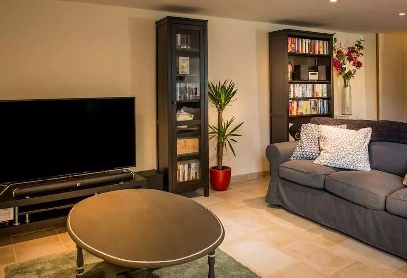 Majatalo Château Le Retail