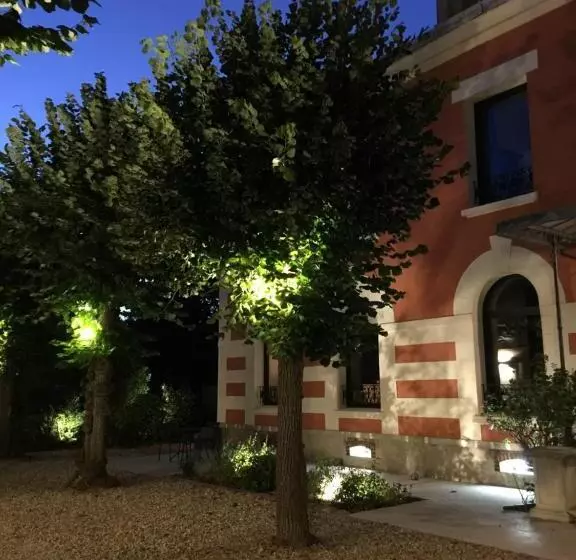 Majatalo Le Clos De La Pomponnette