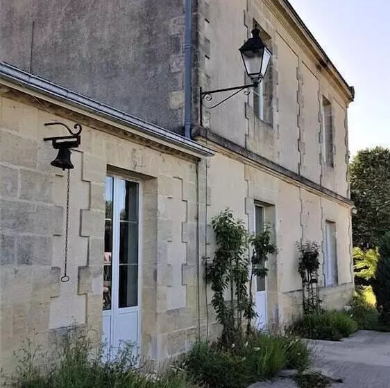 Aamiaismajoitus (B&B) Château Bernon Maison D Hotes   Piscine Et Sauna