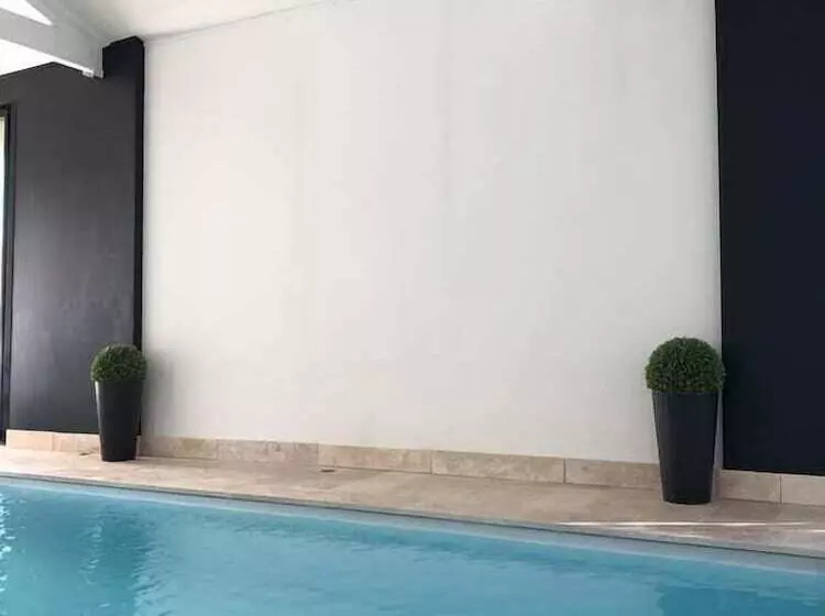 Aamiaismajoitus (B&B) Château Bernon Maison D Hotes   Piscine Et Sauna