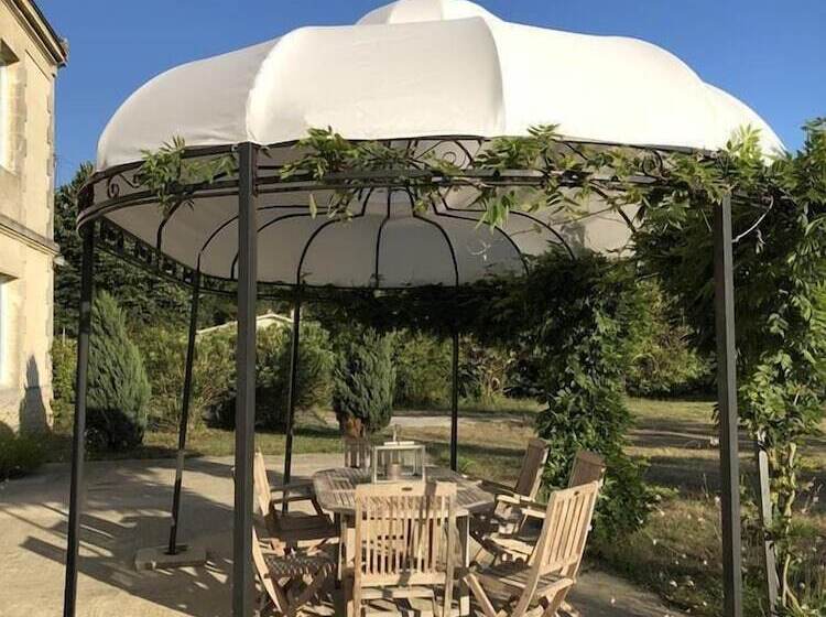 Bed and Breakfast Château Bernon Maison D Hotes Piscine Et Sauna