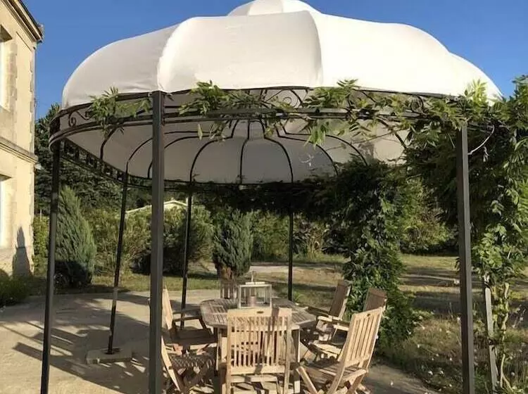 Aamiaismajoitus (B&B) Château Bernon Maison D Hotes   Piscine Et Sauna