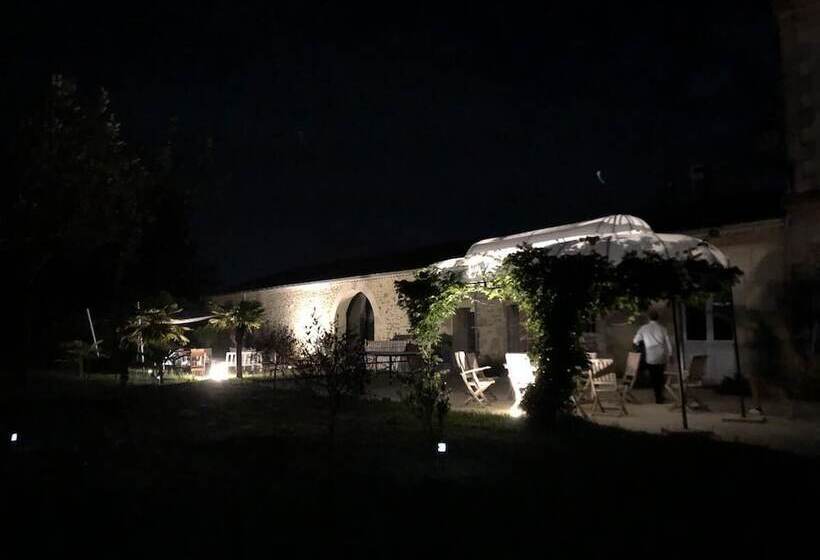 Bed and Breakfast Château Bernon Maison D Hotes Piscine Et Sauna