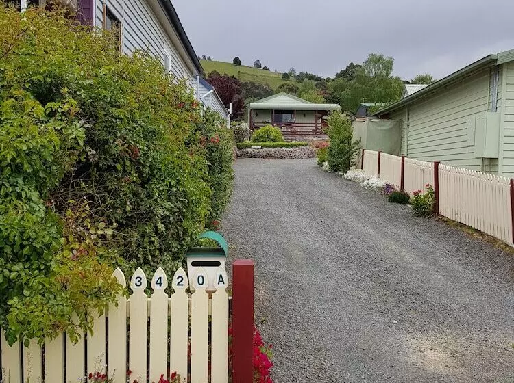 ベッドアンドブレックファースト Cottage On Main