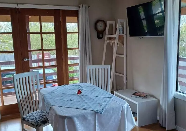 ベッドアンドブレックファースト Cottage On Main