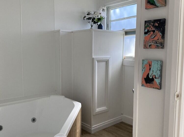 Giants Table And Cottages