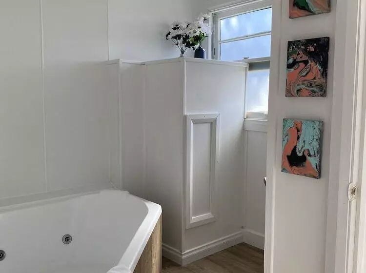 Giants Table And Cottages