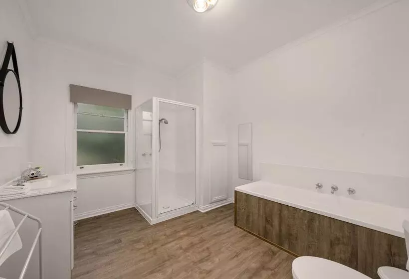 Giants Table And Cottages