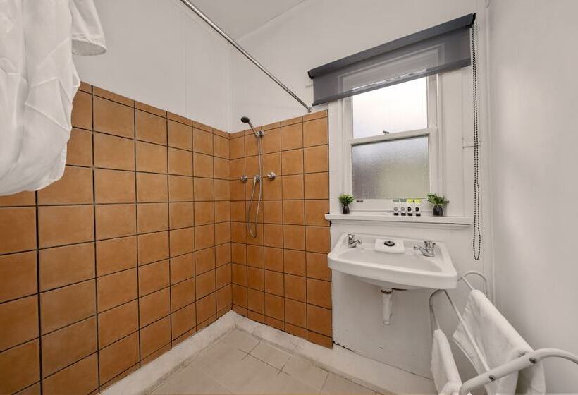 Giants Table And Cottages