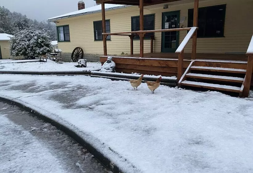 Giants Table And Cottages