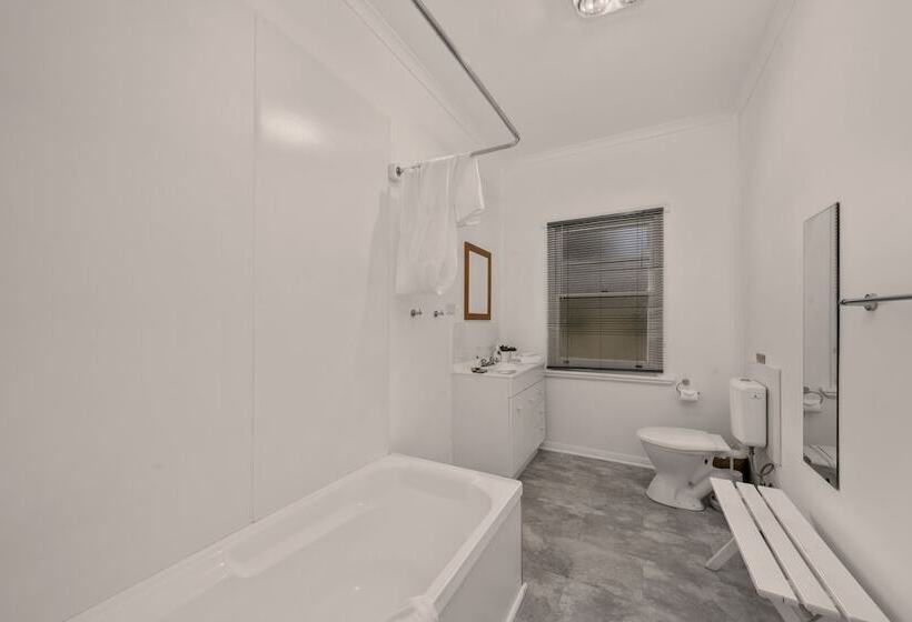 Giants Table And Cottages