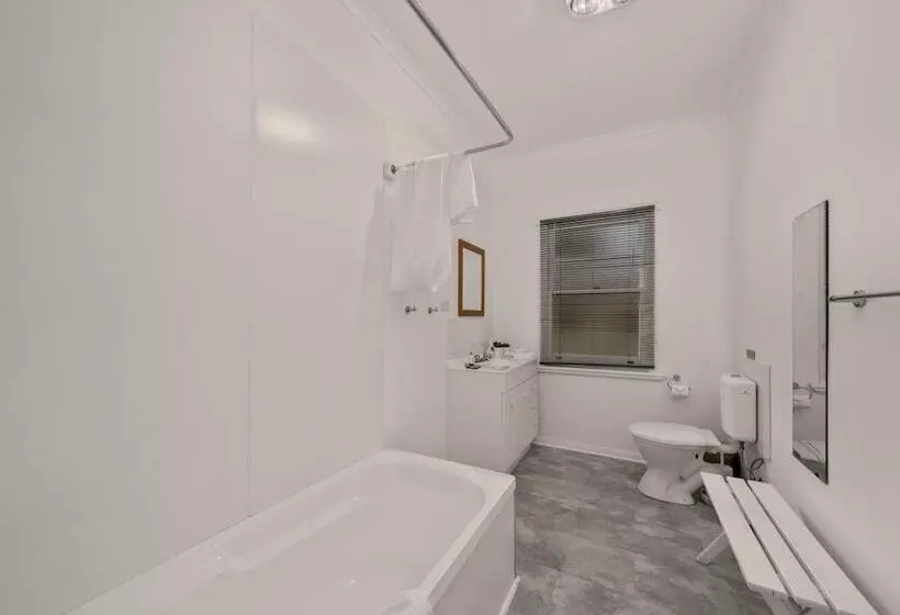 Giants Table And Cottages