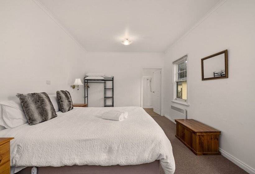 Giants Table And Cottages