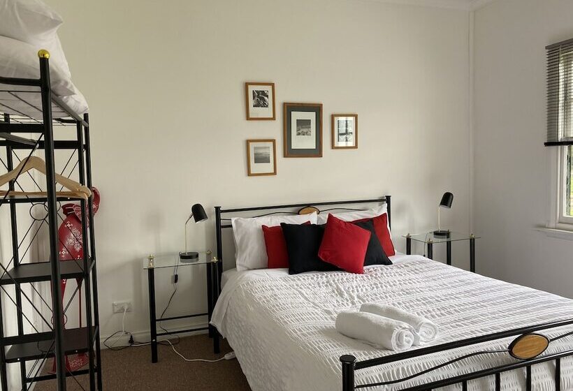 Giants Table And Cottages