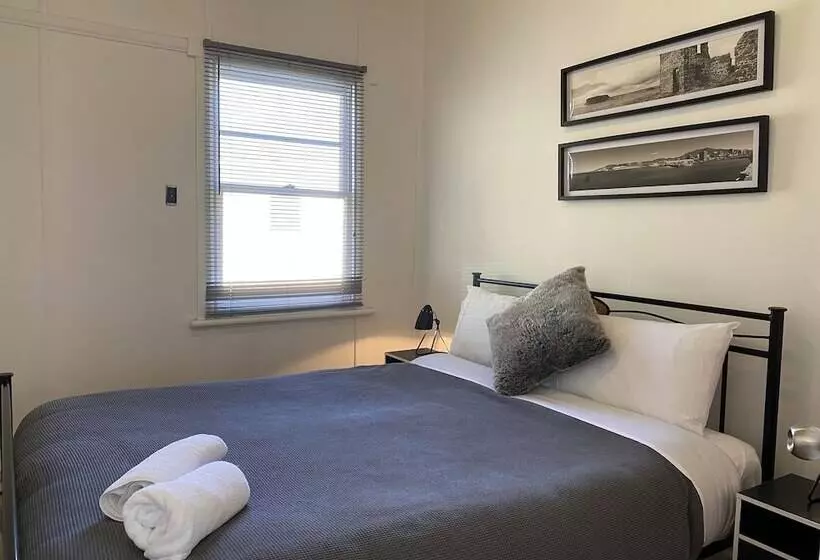 Giants Table And Cottages