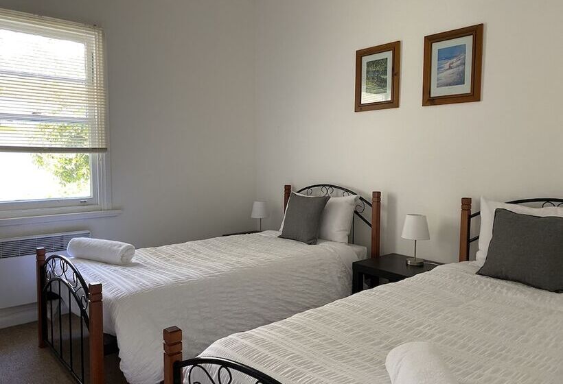 Giants Table And Cottages