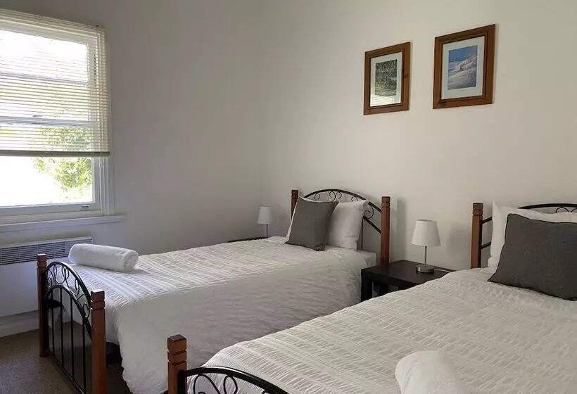 Giants Table And Cottages