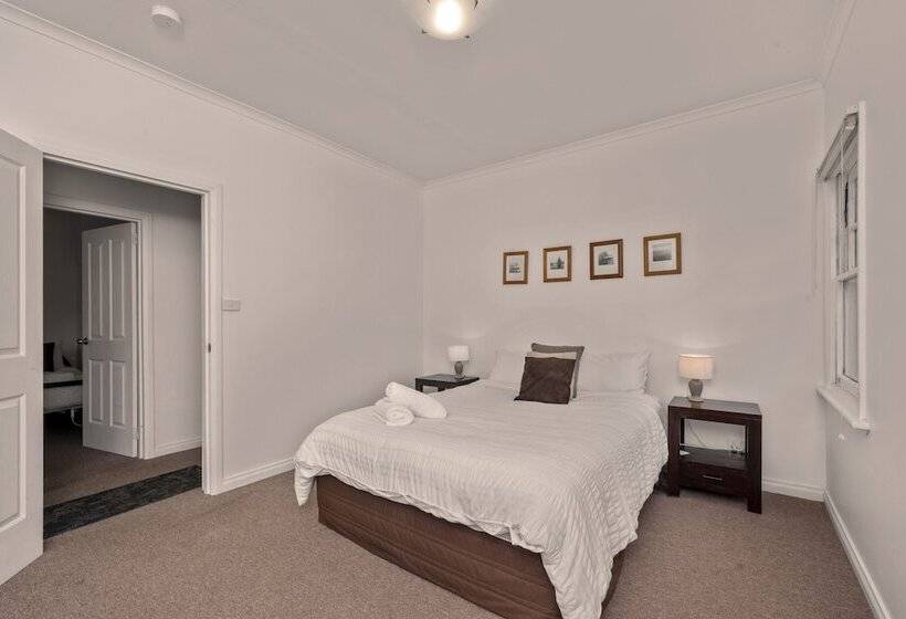 Giants Table And Cottages