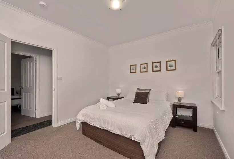 Giants Table And Cottages