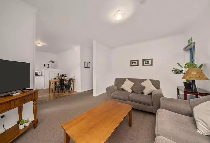 Giants Table And Cottages