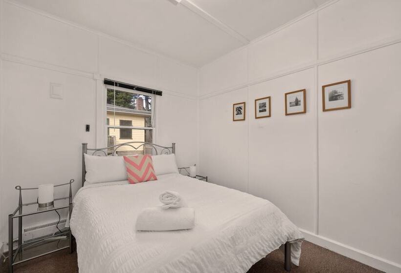 Giants Table And Cottages