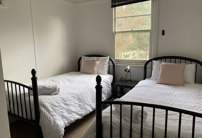 Giants Table And Cottages