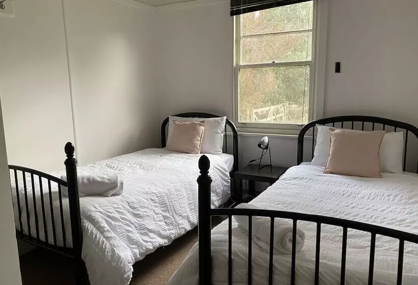 Giants Table And Cottages