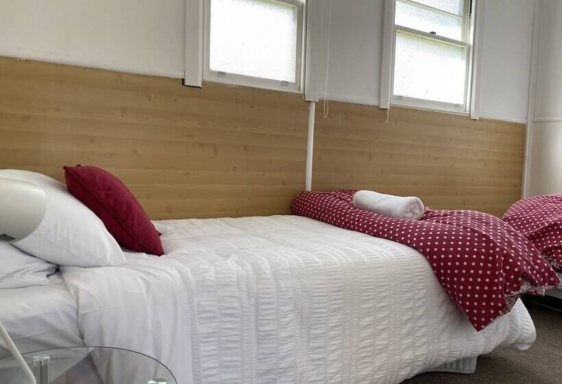 Giants Table And Cottages