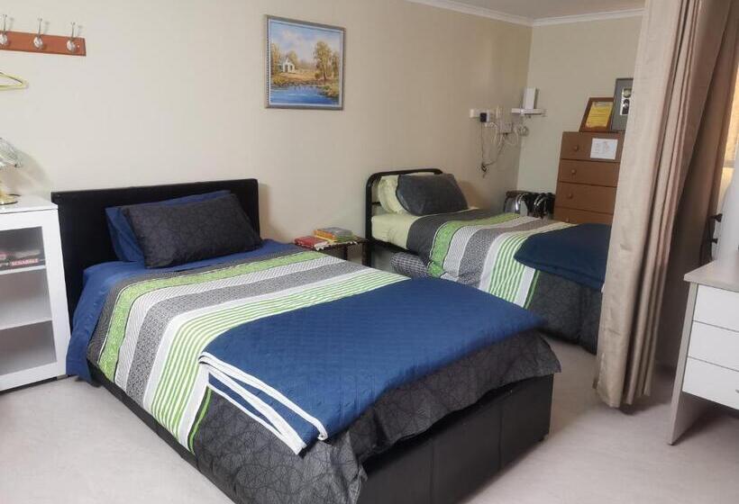 فندق Chrissie S Dongara