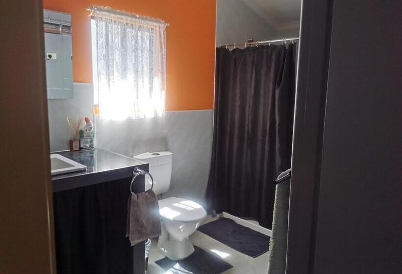 فندق Chrissie S Dongara