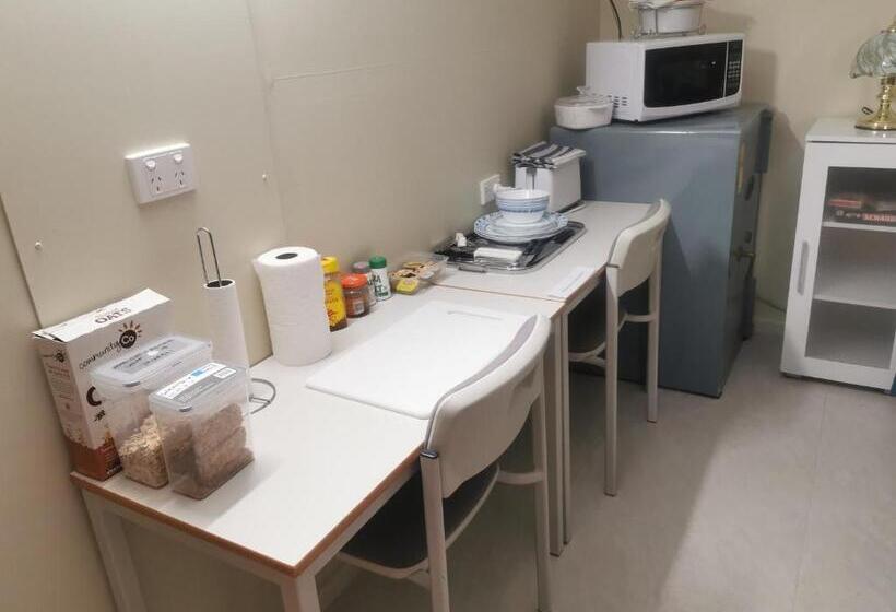 فندق Chrissie S Dongara