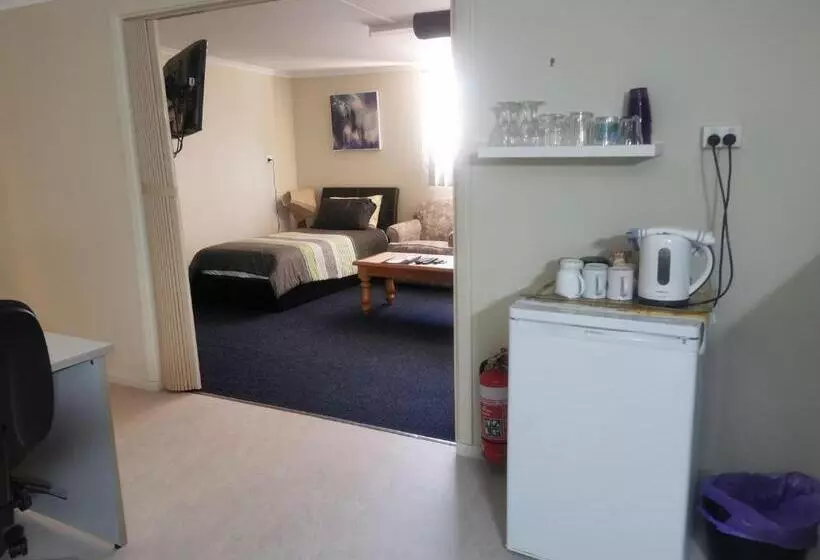 Hotelli Chrissie S Dongara